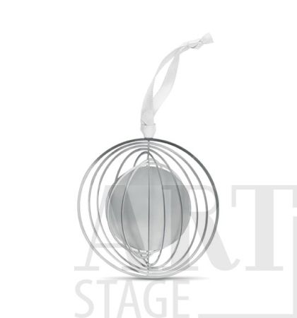 Gift card box with magnetic closure