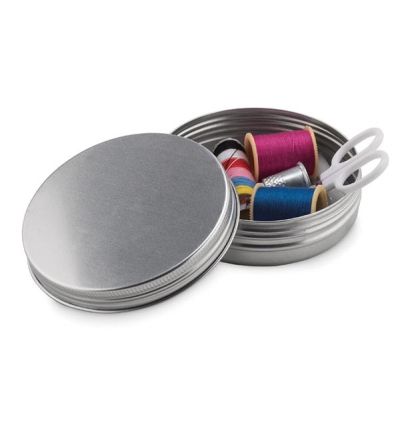 Комплект за шиене в метална кутия